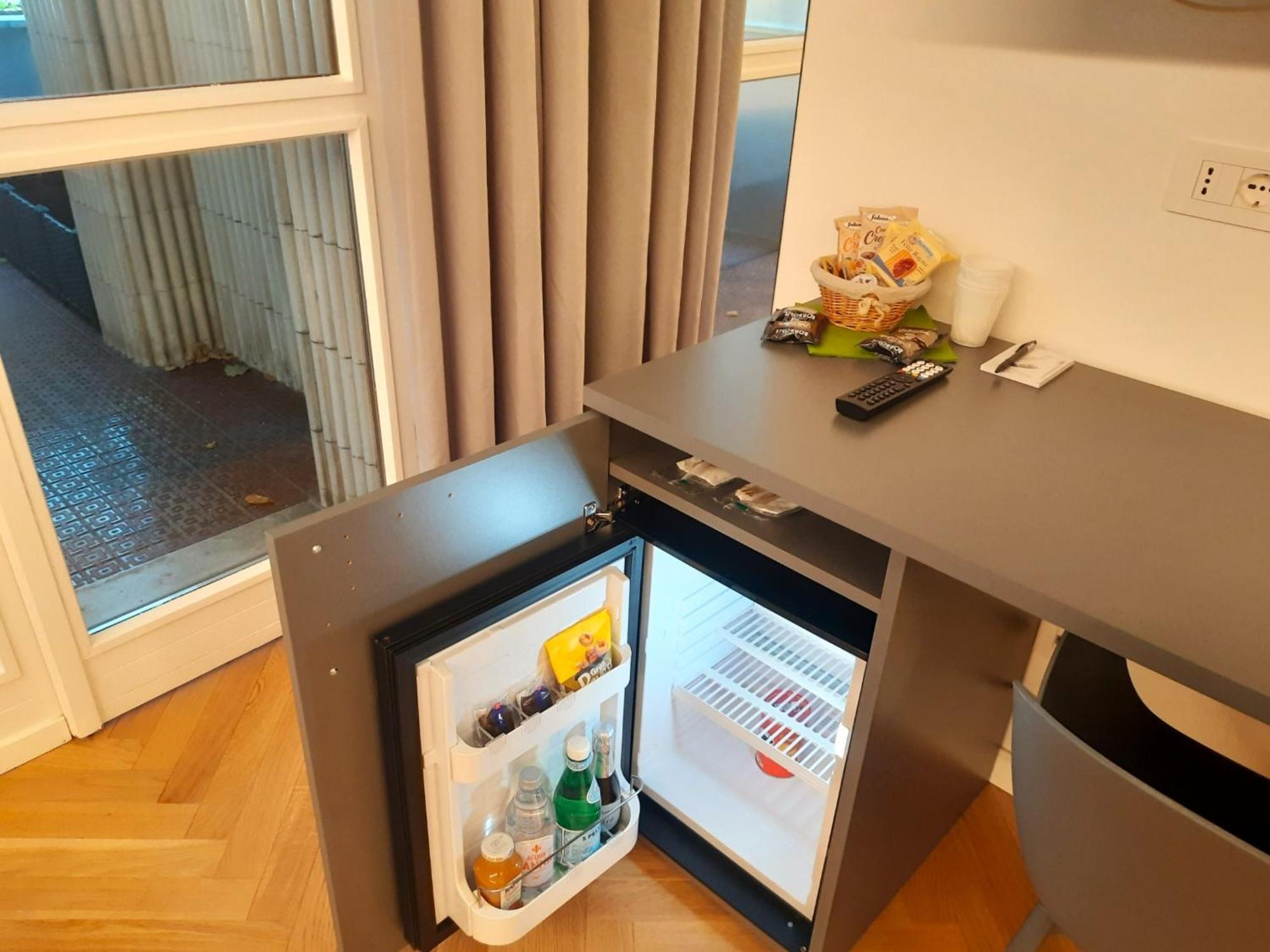 Mako Suites - Centro E Stazione Monza Luaran gambar