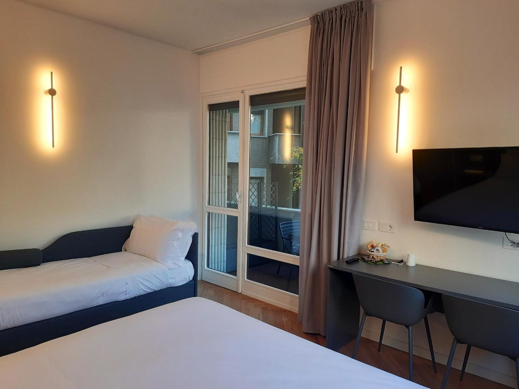 Mako Suites - Centro E Stazione Monza Luaran gambar