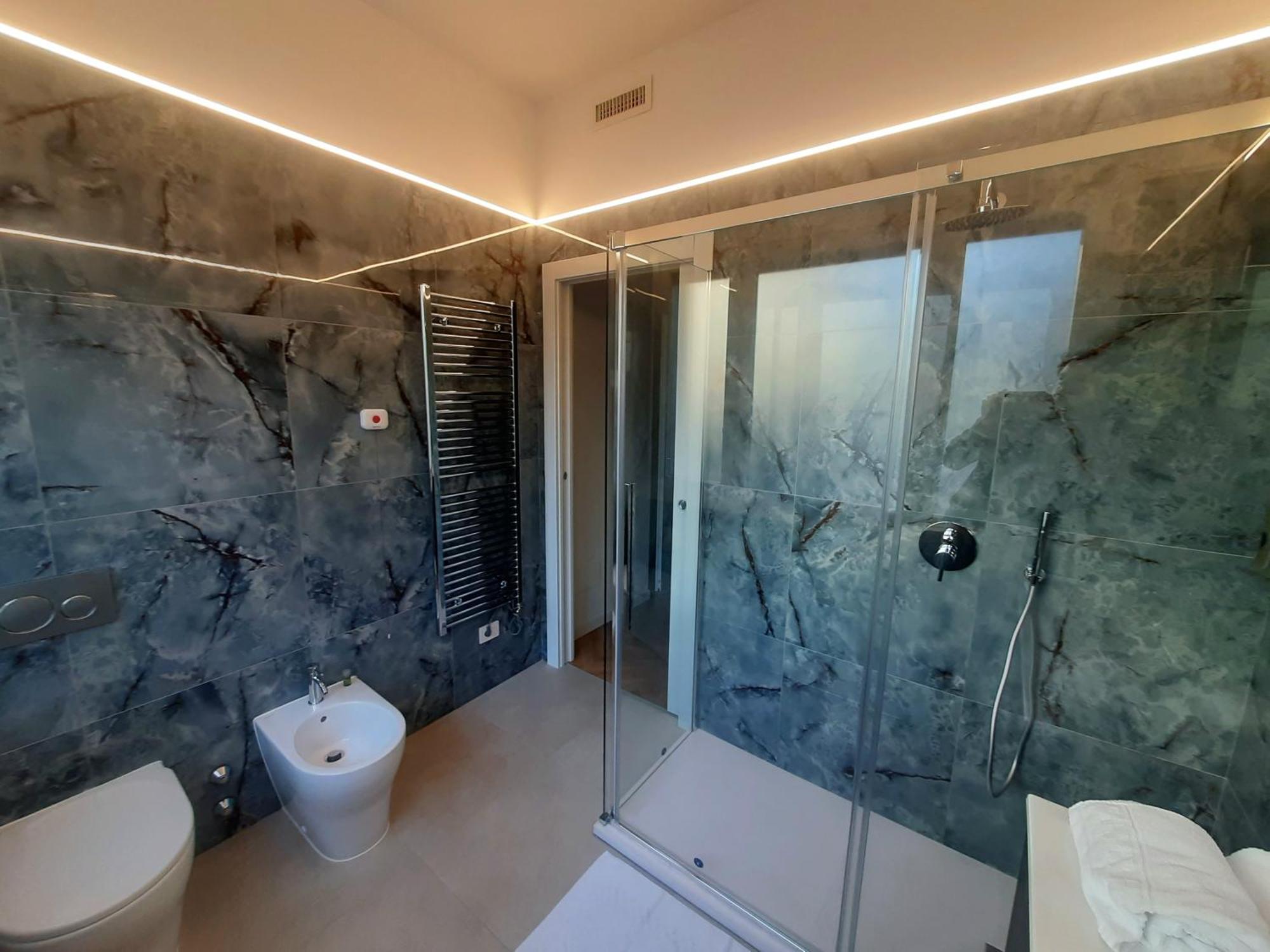 Mako Suites - Centro E Stazione Monza Luaran gambar